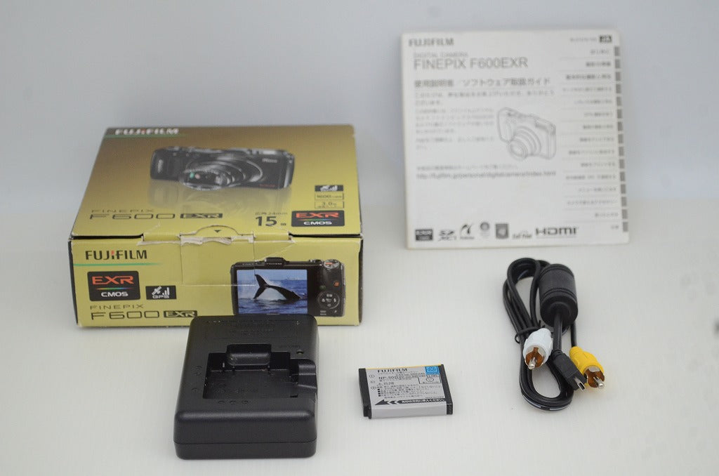 良品 FUJIFILM  フジフィルム FinePix F600EXR コンパクトデジタルカメラ ホワイト 元箱付 251027k