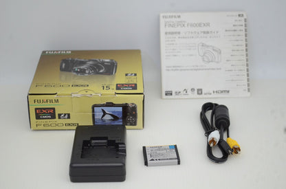 良品 FUJIFILM  フジフィルム FinePix F600EXR コンパクトデジタルカメラ ホワイト 元箱付 251027k