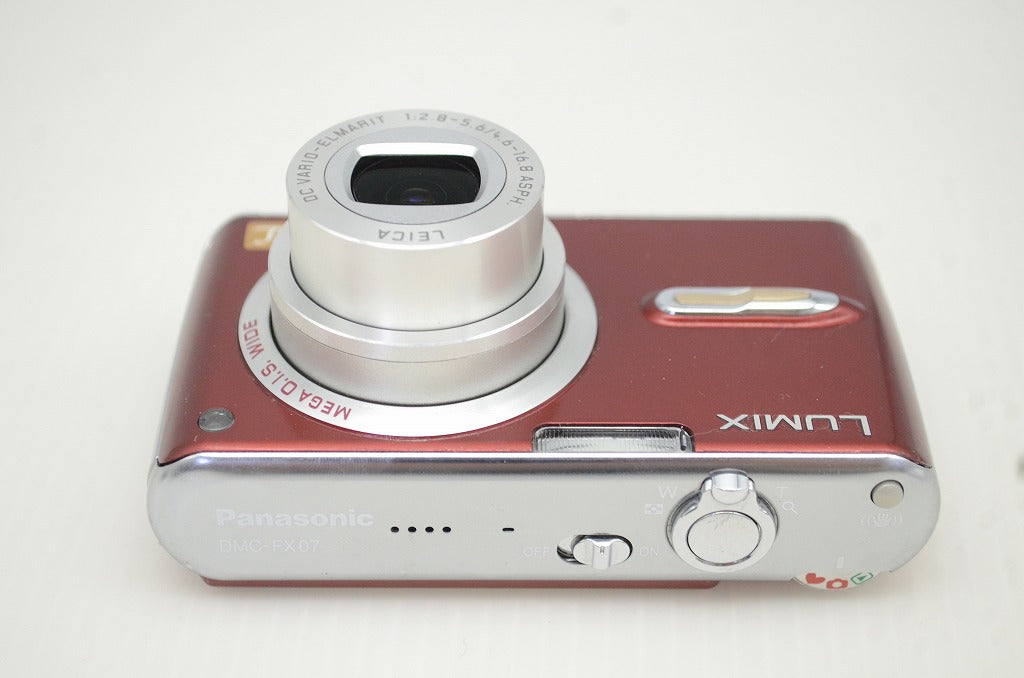 良品 Panasonic パナソニック LUMIX DMC-FX07 コンパクトデジタルカメラ レッド 元箱付 251024f