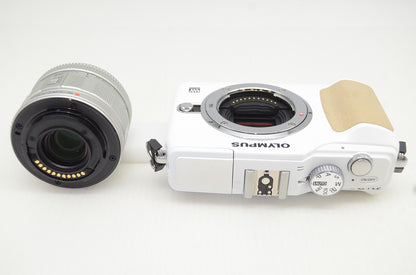 美品 OLYMPUS PEN Lite E-PL2 + M.ZUIKO DIGITAL 14-42mm F3.5-5.6 II レンズキット ミラーレス 元箱付 251029n