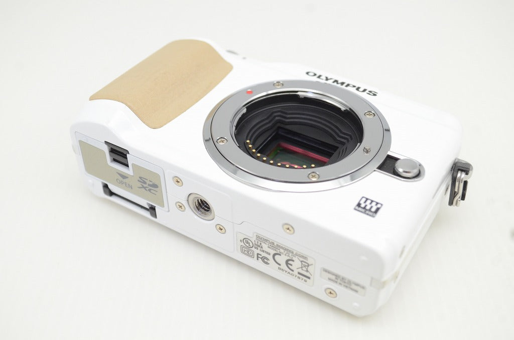 美品 OLYMPUS PEN Lite E-PL2 + M.ZUIKO DIGITAL 14-42mm F3.5-5.6 II レンズキット ミラーレス 元箱付 251029n