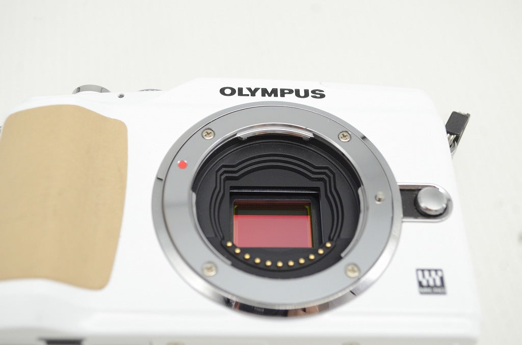 美品 OLYMPUS PEN Lite E-PL2 + M.ZUIKO DIGITAL 14-42mm F3.5-5.6 II レンズキット ミラーレス 元箱付 251029n