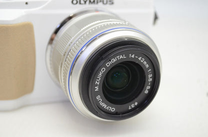 美品 OLYMPUS PEN Lite E-PL2 + M.ZUIKO DIGITAL 14-42mm F3.5-5.6 II レンズキット ミラーレス 元箱付 251029n