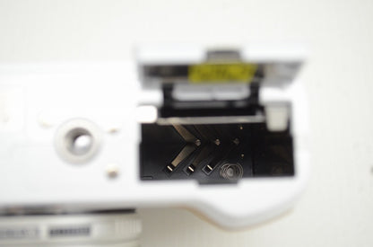 美品 OLYMPUS PEN Lite E-PL2 + M.ZUIKO DIGITAL 14-42mm F3.5-5.6 II レンズキット ミラーレス 元箱付 251029n