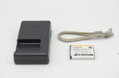 FUJIFILM フジフィルム FinePix Z700EXR コンパクトデジタルカメラ レッド 250717t