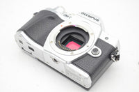 OLYMPUS オリンパス OM-D E-M10 Mark III ボディ ミラーレス一眼カメラ シルバー 250802q