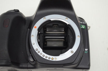 良品 PENTAX ペンタックス *ist DS + smc PENTAX DA 18-55mm F3.5-5.6 AL レンズキット デジタル一眼レフカメラ 251031e