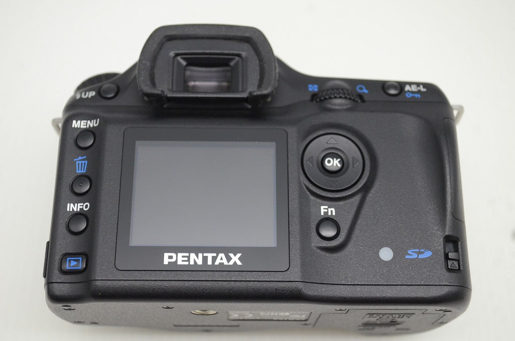 良品 PENTAX ペンタックス *ist DS + smc PENTAX DA 18-55mm F3.5-5.6 AL レンズキット デジタル一眼レフカメラ 251031e