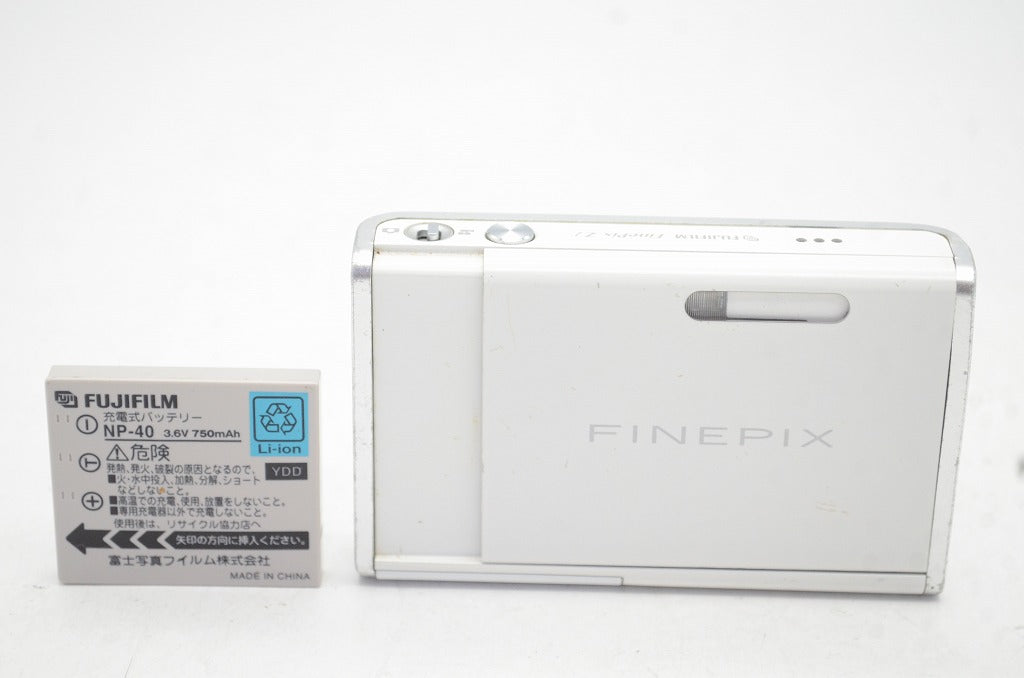 FUJIFILM 富士フィルム　FinePix Z2 Fujifilm FinePix Z2: Digital Photography Review