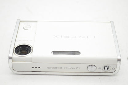 FUJIFILM フジフィルム FinePix Z2 コンパクトデジタルカメラ ホワイト 250605s