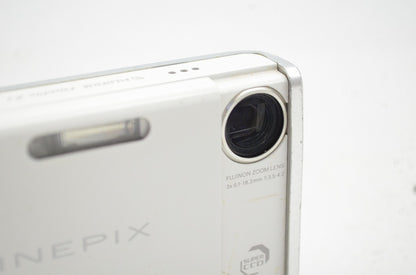 FUJIFILM フジフィルム FinePix Z2 コンパクトデジタルカメラ ホワイト 250605s