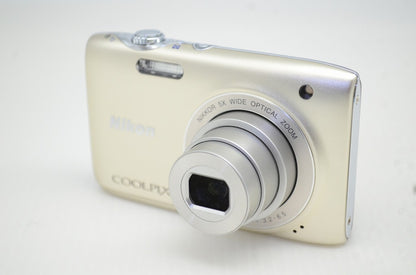 美品 Nikon ニコン COOLPIX S3100 コンパクトデジタルカメラ シルバー 251101w