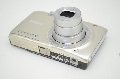 美品 Nikon ニコン COOLPIX S3100 コンパクトデジタルカメラ シルバー 251101w