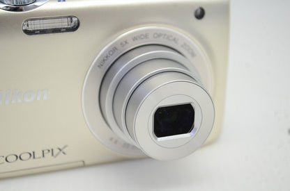 美品 Nikon ニコン COOLPIX S3100 コンパクトデジタルカメラ シルバー 251101w