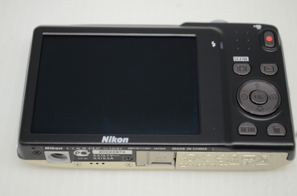 美品 Nikon ニコン COOLPIX S3100 コンパクトデジタルカメラ シルバー 251101w