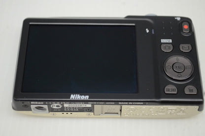 美品 Nikon ニコン COOLPIX S3100 コンパクトデジタルカメラ シルバー 251101w