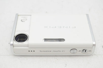 FUJIFILM フジフィルム FinePix Z2 コンパクトデジタルカメラ ホワイト 元箱付 250820au
