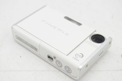 FUJIFILM フジフィルム FinePix Z2 コンパクトデジタルカメラ ホワイト 元箱付 250820au