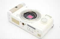 良品 PENTAX ペンタックス Q ボディ ミラーレス一眼カメラ ホワイト 元箱付 250820am