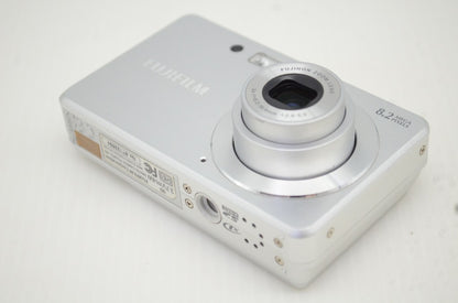 FUJIFILM フジフィルム FinePix J10 コンパクトデジタルカメラ シルバー 元箱付 251101b