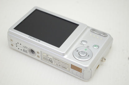 FUJIFILM フジフィルム FinePix J10 コンパクトデジタルカメラ シルバー 元箱付 251101b