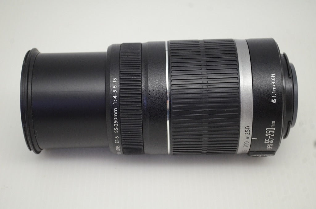 美品 Canon キヤノン EF-S 55-250mm F4-5.6 IS APS-C ズームレンズ 251105f