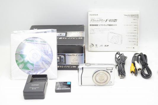 良品 FUJIFILM フジフイルム FinePix F40fd コンパクトデジタルカメラ シルバー 元箱付 250826g