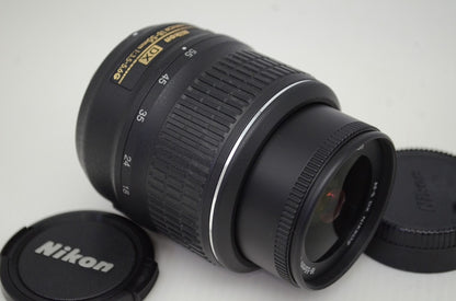 美品 Nikon ニコン AF-S DX NIKKOR 18-55mm F3.5-5.6G VR APS-C ズームレンズ 251104s