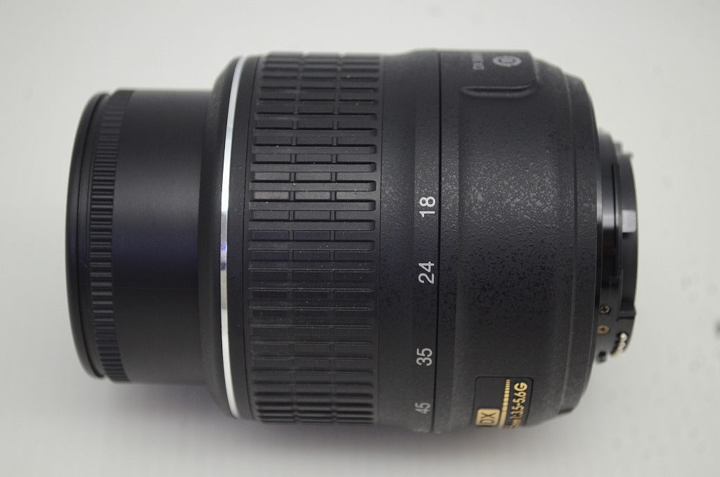 美品 Nikon ニコン AF-S DX NIKKOR 18-55mm F3.5-5.6G VR APS-C ズームレンズ 251104s