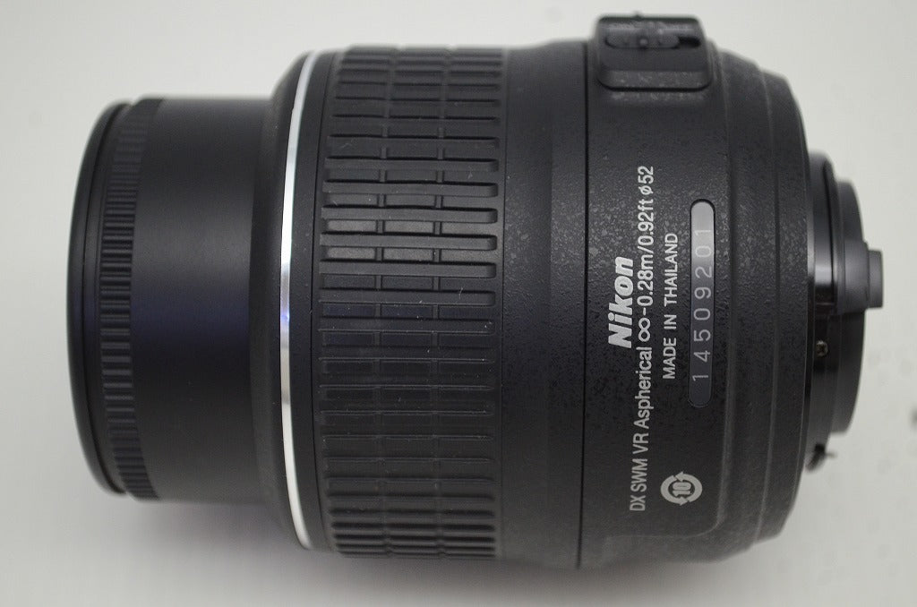 美品 Nikon ニコン AF-S DX NIKKOR 18-55mm F3.5-5.6G VR APS-C ズームレンズ 251104s