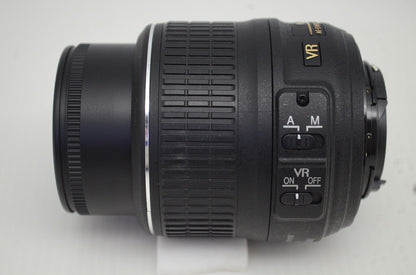 美品 Nikon ニコン AF-S DX NIKKOR 18-55mm F3.5-5.6G VR APS-C ズームレンズ 251104s