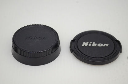 美品 Nikon ニコン AF-S DX NIKKOR 18-55mm F3.5-5.6G VR APS-C ズームレンズ 251104s