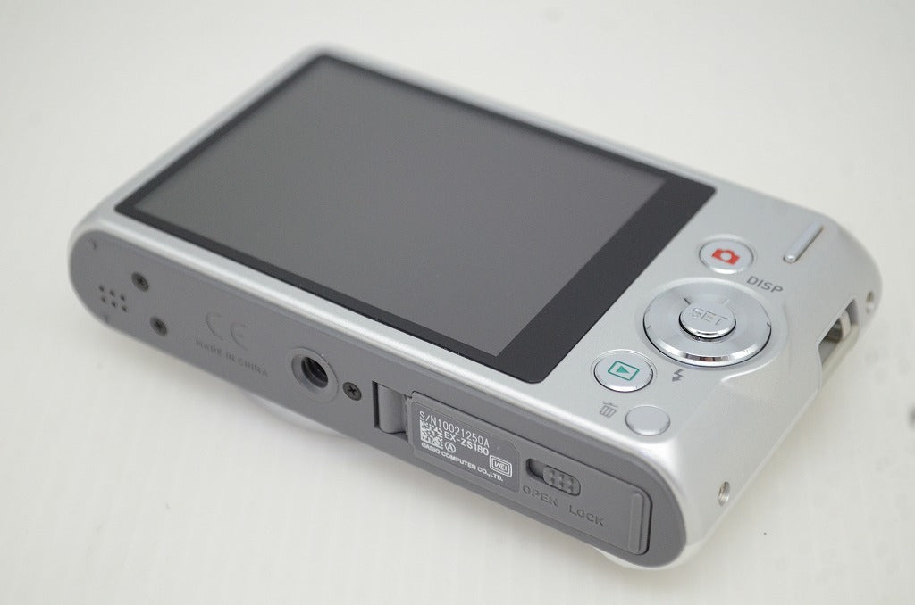 良品 CASIO カシオ EXILIM EX-ZS180 コンパクトデジタルカメラ シルバー 元箱付 251104b