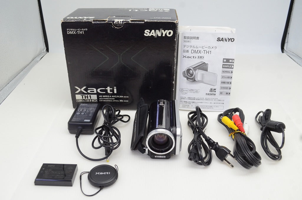 美品 SANYO サンヨー Xacti DMX-TH1 デジタルビデオカメラ シルバー 元箱付 251104q