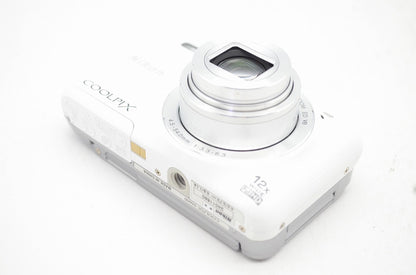 美品 Nikon ニコン COOLPIX S6600 コンパクトデジタルカメラ ナチュラルホワイト 250827a