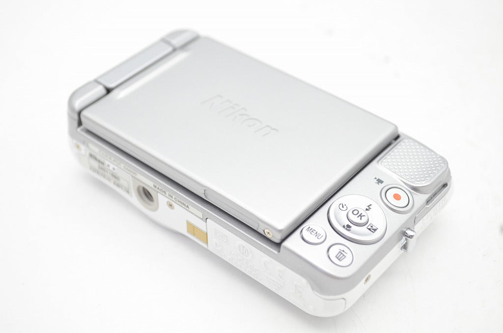 美品 Nikon ニコン COOLPIX S6600 コンパクトデジタルカメラ ナチュラルホワイト 250827a