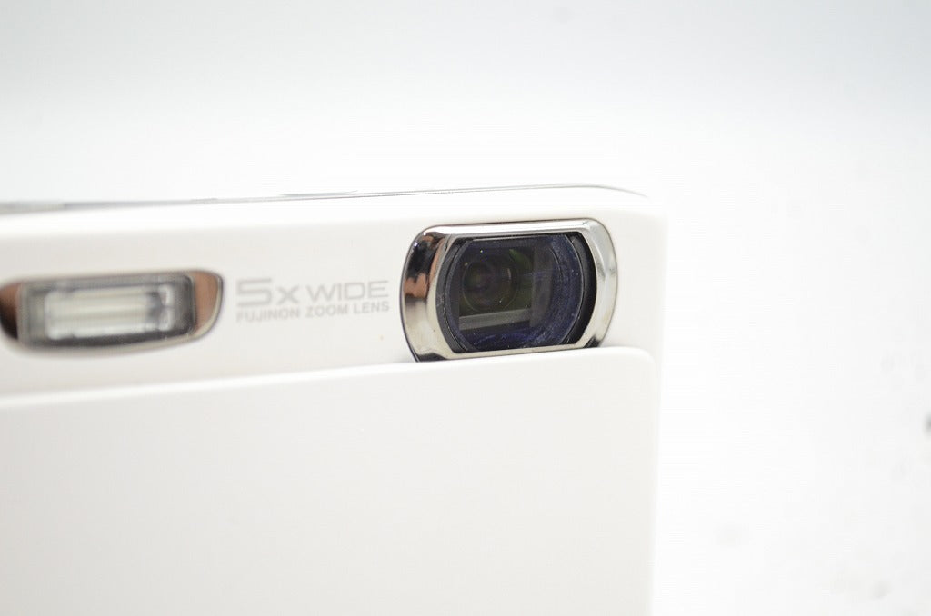 良品 FUJIFILM フジフィルム FinePix Z950EXR コンパクトデジタルカメラ ホワイト 250815d