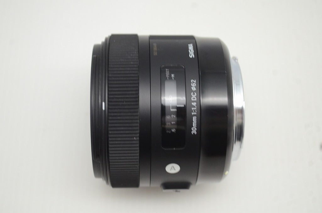 良品 SIGMA シグマ Art 30mm F1.4 DC HSM Canon キヤノン EFマウント APS-C 単焦点レンズ フード付 251109c