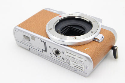 美品 Panasonic パナソニック LUMIX DMC-GF7 ボディ ミラーレス一眼カメラ ブラウン 260202b