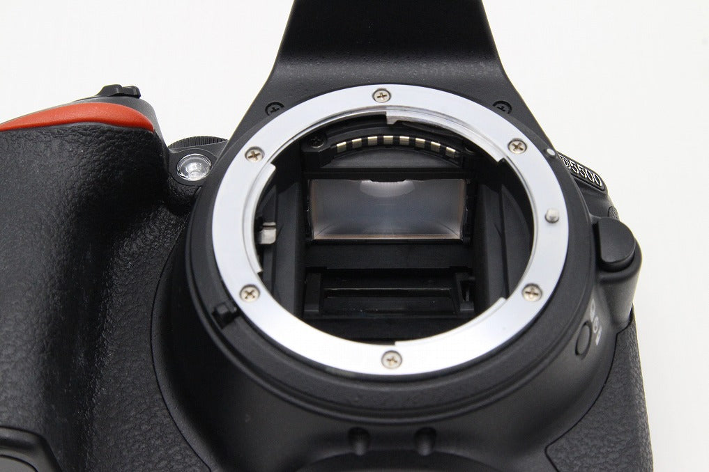 良品 Nikon ニコン D5500 ボディ + AF-S DX 18-55mm VR II レンズキット デジタル一眼レフカメラ 260131m