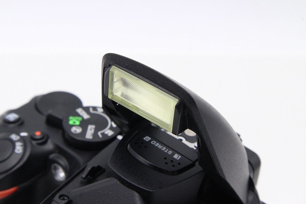 良品 Nikon ニコン D5500 ボディ + AF-S DX 18-55mm VR II レンズキット デジタル一眼レフカメラ 260131m