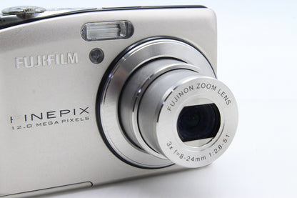 FUJIFILM フジフィルム FinePix F50fd コンパクトデジタルカメラ シルバー 元箱付 260203o