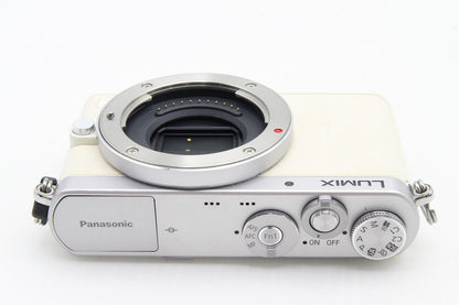 美品 Panasonic パナソニック LUMIX DMC-GM1 ボディ ミラーレス一眼カメラ ホワイト 260203r