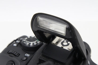 美品 Canon キヤノン EOS Kiss X7 ボディ + EF-S 18-55 IS STM レンズキット デジタル一眼レフカメラ 260202a