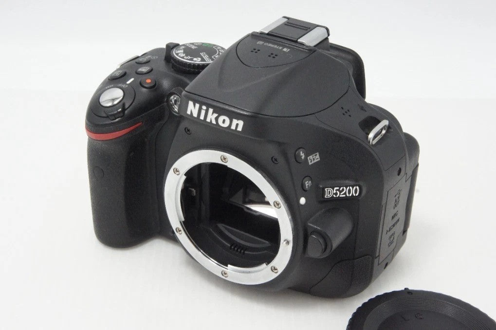 良品 Nikon ニコン D5200 ボディ デジタル一眼レフカメラ ブラック